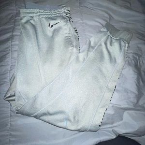 gray nike sweatpants; size: xl